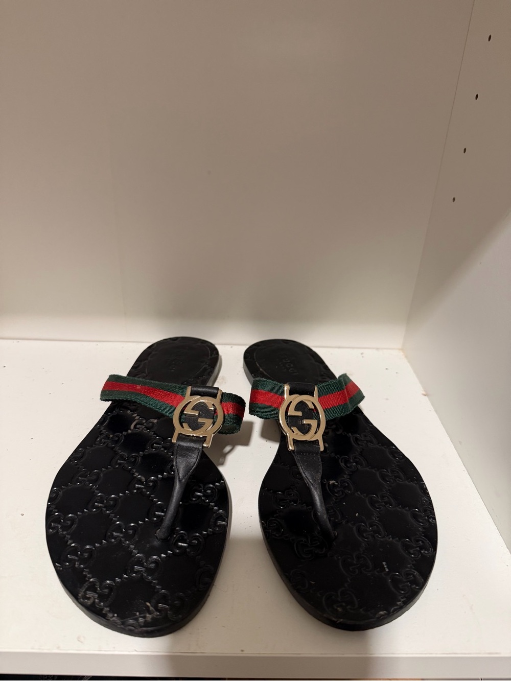 Gucci Black Leather Thong Sandals with Green and Red Web and Gold Hardware - Picture 1 of 2